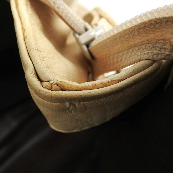 BALLY shoulder bag in beige quilted leather